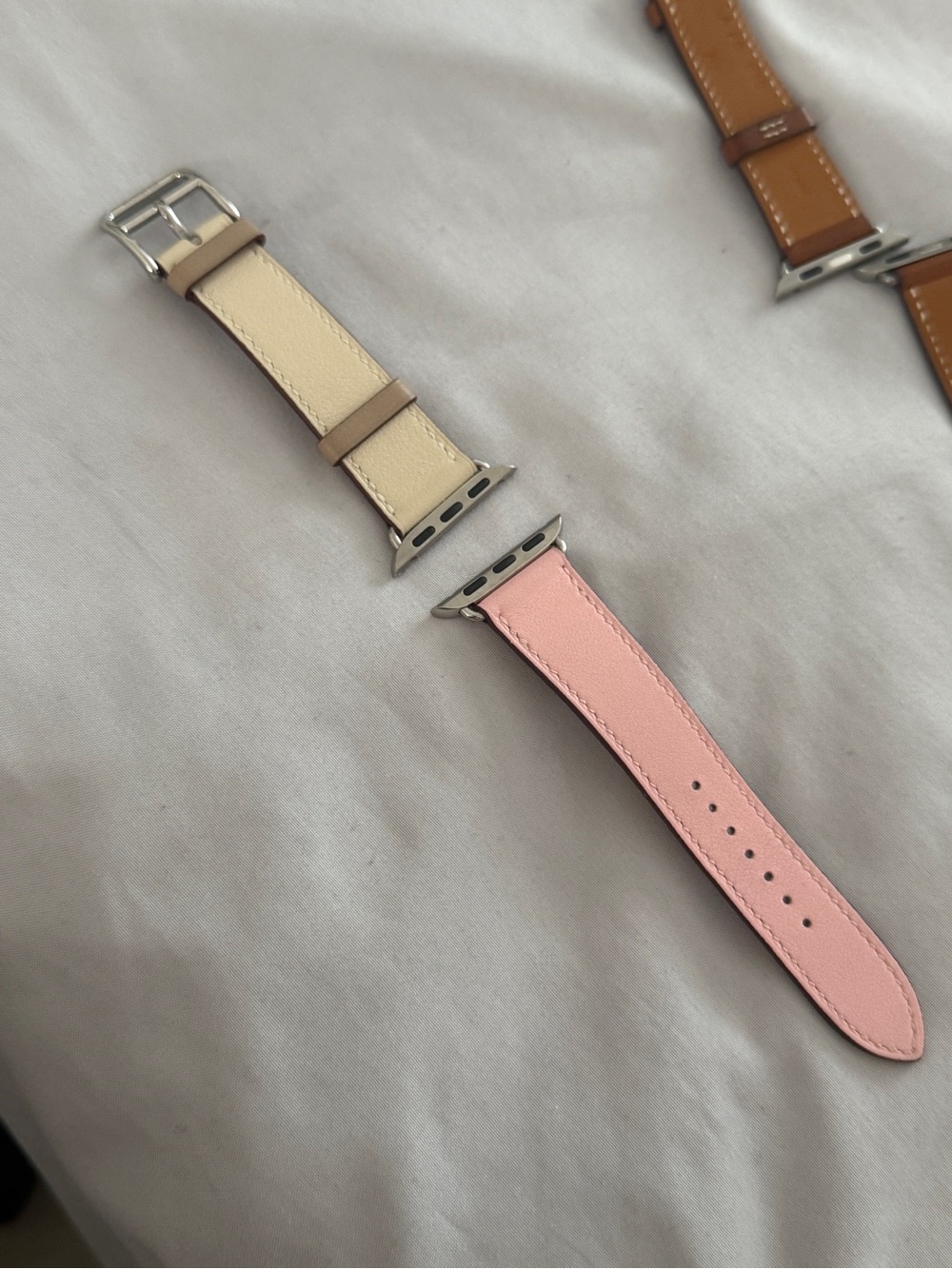 Hermes Apple Watch band pink and beige only barely used - Picture 3 of 11